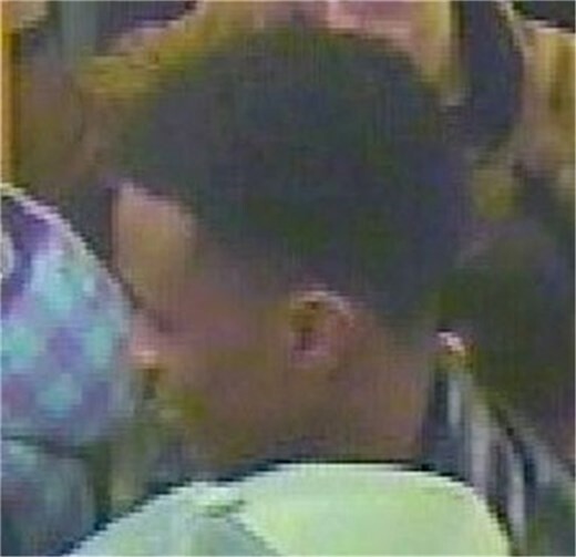 Wer kann Angaben zu den abgebildeten Tatverdächtigen machen? Foto: Polizei NRW