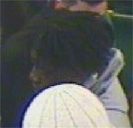 Wer kann Angaben zu den abgebildeten Tatverdächtigen machen? Foto: Polizei NRW