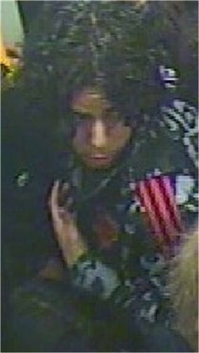 Wer kann Angaben zu den abgebildeten Tatverdächtigen machen? Foto: Polizei NRW