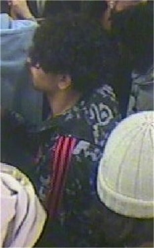 Wer kann Angaben zu den abgebildeten Tatverdächtigen machen? Foto: Polizei NRW