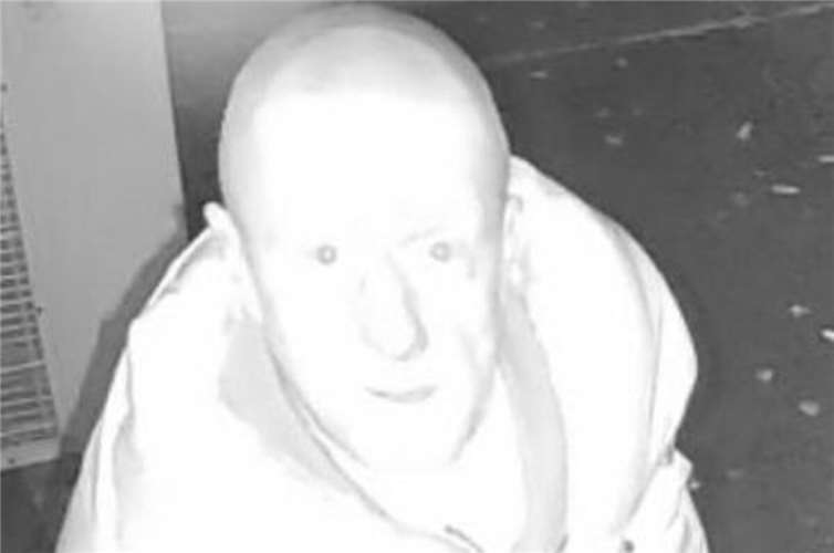 Wer kann Angaben zur Identität des Tatverdächtigen geben. Foto: Polizei NRW