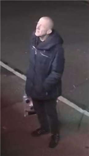 Wer kann Angaben zur Identität des Tatverdächtigen geben. Foto: Polizei NRW