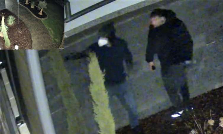 Wer kann Hinweise zu den abgebildeten Tatverdächtigen geben? Foto: Polizei NRW