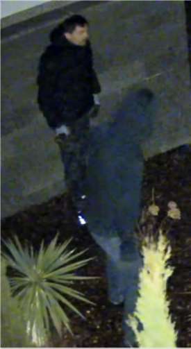 Wer kann Hinweise zu den abgebildeten Tatverdächtigen geben? Foto: Polizei NRW