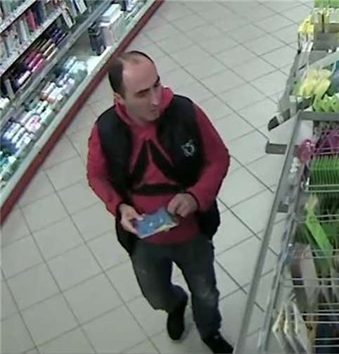 Wer kann Hinweise zu ihrem Aufenthaltsort geben? Fotos: Polizei Bonn
