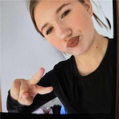 Wer kann Hinweise zur vermissten 14-jährigen geben? Fotos: Polizei RLP