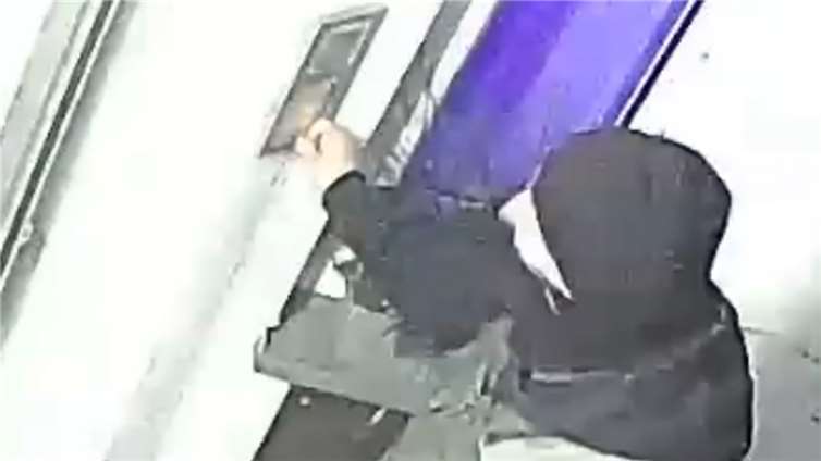 Wer kennt diese männliche Person? Quelle: Polizei RLP