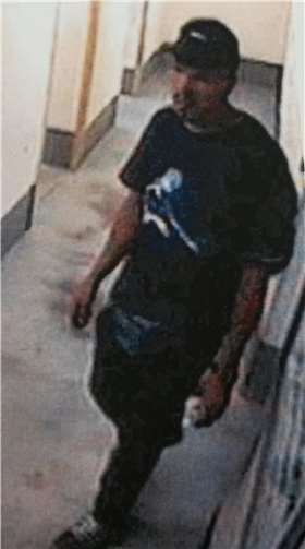 Wer kennt diesen Mann ? Fotos: Polizei