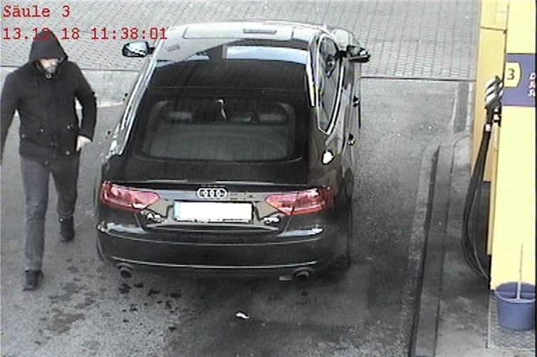Wer kennt diesen Mann. Hinweise an das KK 35 unter 0228/15-0. Foto: Polizei Bonn