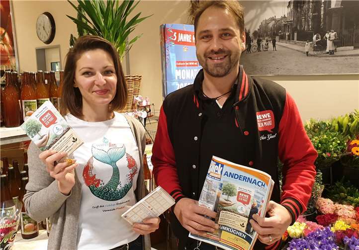 Andernach setzt ein Zeichen für die Umwelt  Wer noch keinen Treuepass hat: kein Problem. Diese werden im Markt an den Kassen verteilt. Fotos: wamfo.de