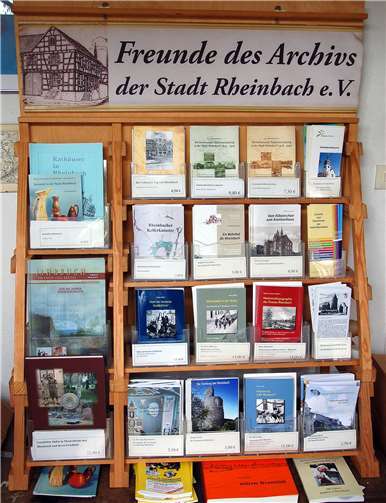 Wer sich für die Geschichte von Rheinbach interessiert, findet im Stadtarchiv eine Vielzahl interessanter Publikationen. privat