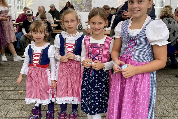 Wer trägt das schönste Dirndl