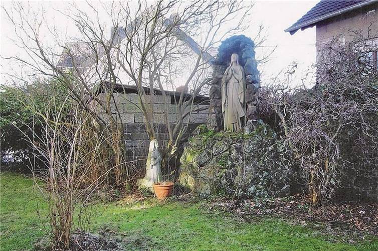Wer weiß, wo diese Lourdesgrotte steht?
