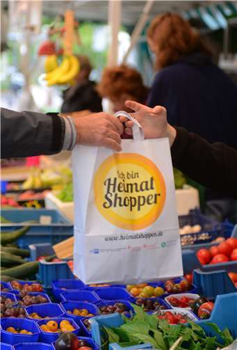 Wer wird auch zum Heimatshopper? Niederrheinische IHK/Marina Chigheliman