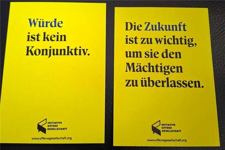 Werbetafeln für den Tag der offenen Gesellschaft