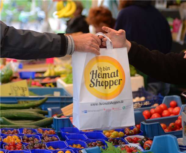 Werde ein Heimatshopper.Copyright: Niederrheinische IHK/Marina Chigheliman.