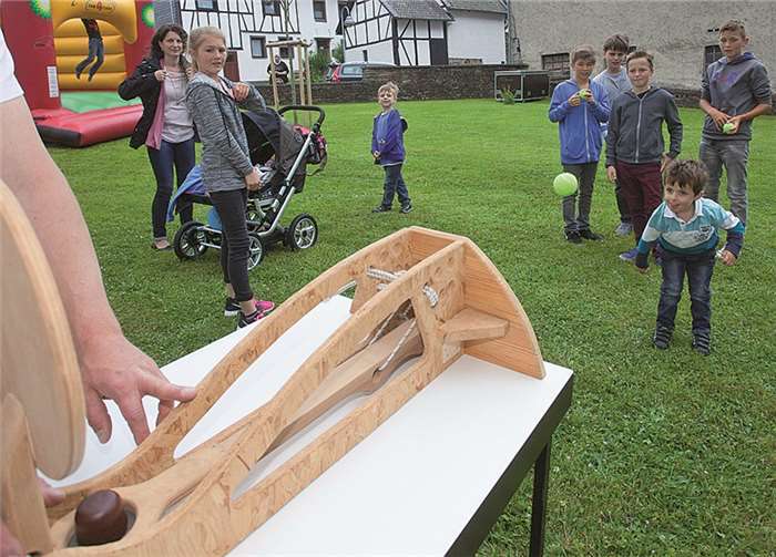 Werfen und einen Schokokuss bekommen war ein Renner bei der Jugend.