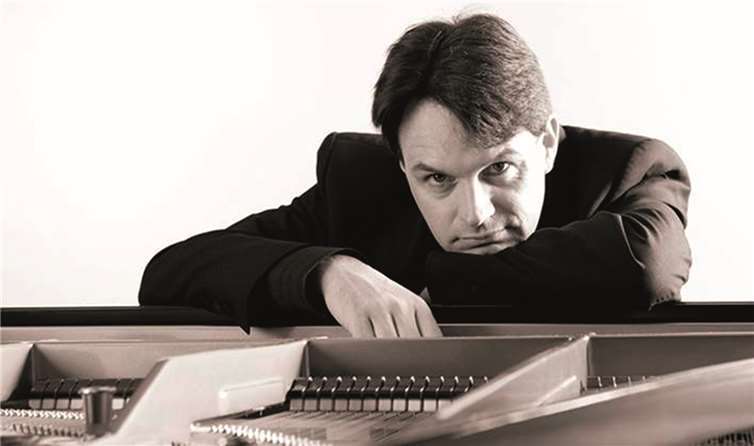 Werke aus allen Schaffensperioden Mozarts stellt Sven Scheuren im Hotel Rhein-Residenz vor.  privat