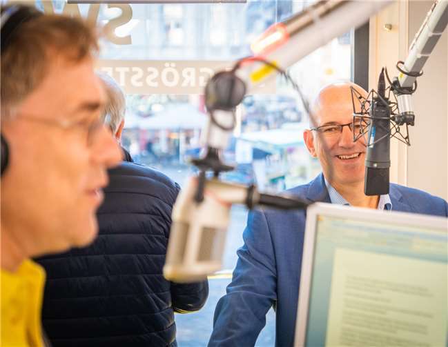 Werner Blasweiler präsentiert das „Hitgebabbel“.