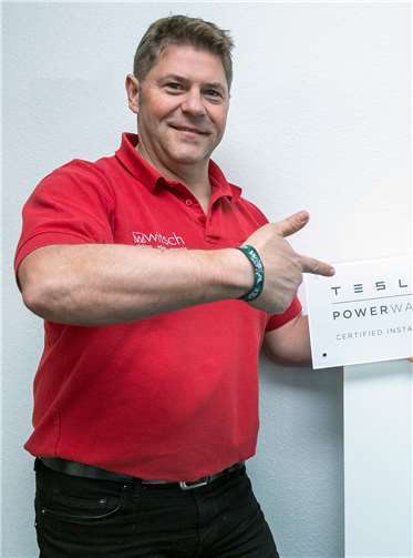 Werner Gies, geschäftsführender Gesellschafter der Firma Elektro Witsch GmbH & Co. KG aus der Grafschaft, freut sich, dass sein Unternehmen der einzige zertifizierte Tesla-Installationsbetrieb im ganzen Kreis Ahrweiler ist und unter anderem auch die „Powerwall“ im Angebot hat.