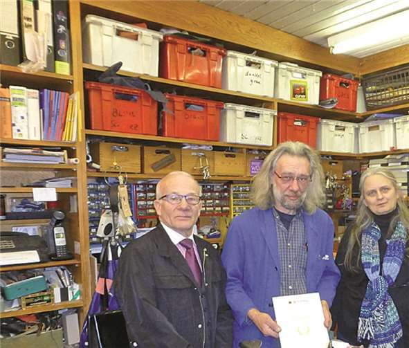 Werner Hammes, Jubilar Klaus Zimmer, Regina Börder-Zimmer und Siegbert Rathenow (v.l.).privat