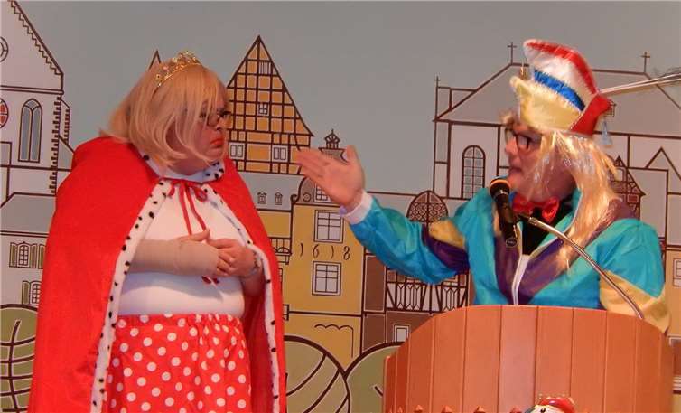 Werner Heinz als Prinzessin und Frank Osteroth als Prinz ließen sich als Prinzenpaar feiern.