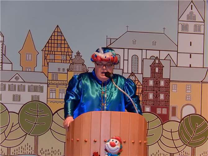 Werner Heinz ist eine feste Größe im Leutesdorfer Karneval und hatte in diesem Jahr die Lacher als Haremswächter auf seiner Seite.