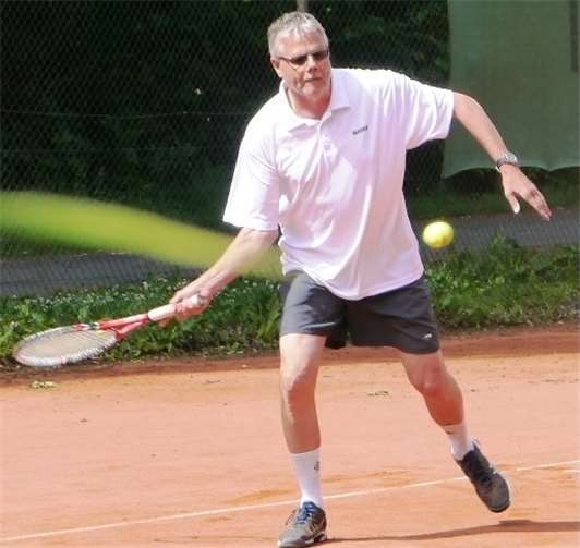 Werner Müller machte es in seinem Match gegen Horst Bamberg spannend. Nach 5:7 und 6:4 fiel die Entscheidung erst im Champions Tie Break, den der Steimeler mit 10:7 zu seinen Gunsten entschied.