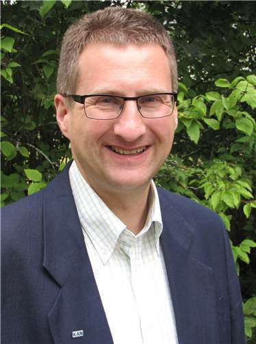 Werner Sterk von der Kommission Arbeitsschutz und Normung (KAN) gibt im Gespräch mit der Unfallkasse Rheinland-Pfalz wichtige Infos für den Schulranzenkauf.