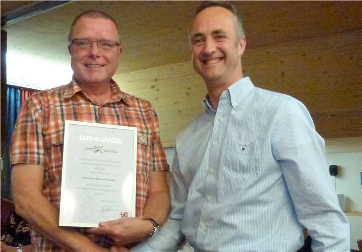 Werner Thiemann wurde für sein 25-jähriges Engagement als Übungsleiter ausgezeichnet. privat