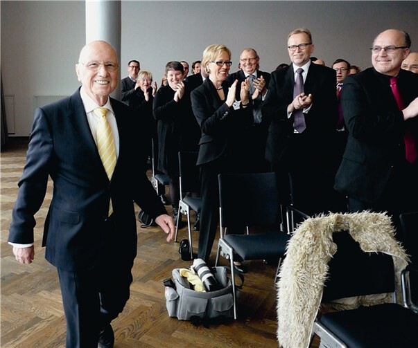 Werner Weber wurde unter Applaus für sein 25-jähriges Engagement im Vorstand ausgezeichnet.