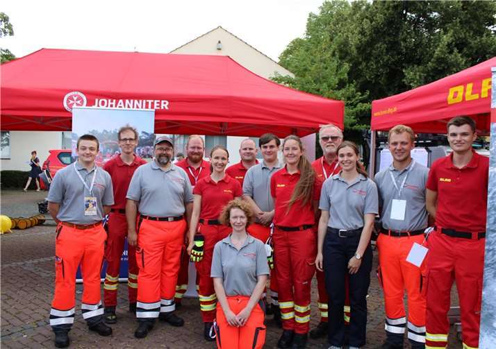 Wertvolle Helfer in der Not - Einsatzkräfte der DLRG und der Johanniter.  Fotos: DU
