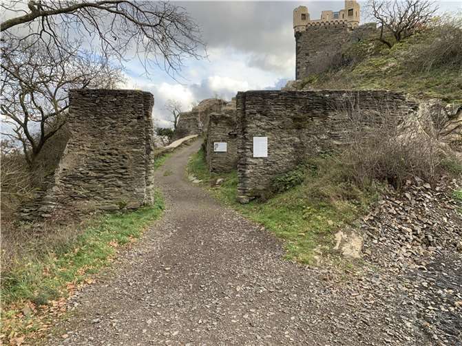 Westtor mit Vorburg.  Foto: Förderverein - Fotograf: Günther Gries