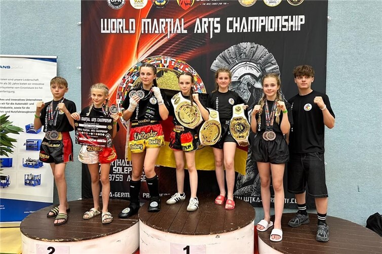 Wettkämpfer Tomburg Boxing bei der WM im Verband der WTKA