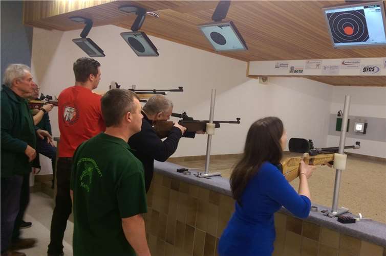 Wettkampfbetrieb auf der Schießanlage.