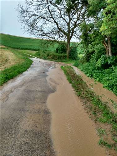 Wichtig ist u.a. das Bilden von Querabschlägen an den Wirtschaftswegen.  Foto: VG Maifeld