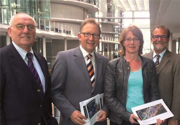Wichtige Erkenntnisse gab es in Berlin beim Gesprächstermin mit (v.li.): Gerd Kirchhoff (BIN gegen Bahnlärm e.V.), Erwin Rüddel MdB, Tabea Rößner MdB, Jürgen Tuscher (Geschäftsführer VPI Verband der Güterwagenhalter in Deutschland e.V.), Hans-Joachim Mehlhorn (Bundesvereinigung gegen Schienenlärm) und Detlev Pilger MdB. Privat