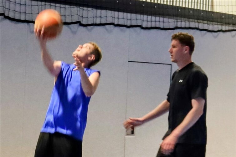 Wie Dyllan in Lahnstein, sollen auch die Emser Spaß mit dem roten Ball haben.