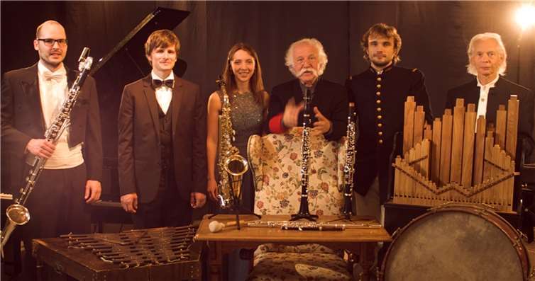 Wie Karneval in exotischen Ländern klingen könnte, erforschen Burkard Sondermeier und die Camarata Carnaval.privat