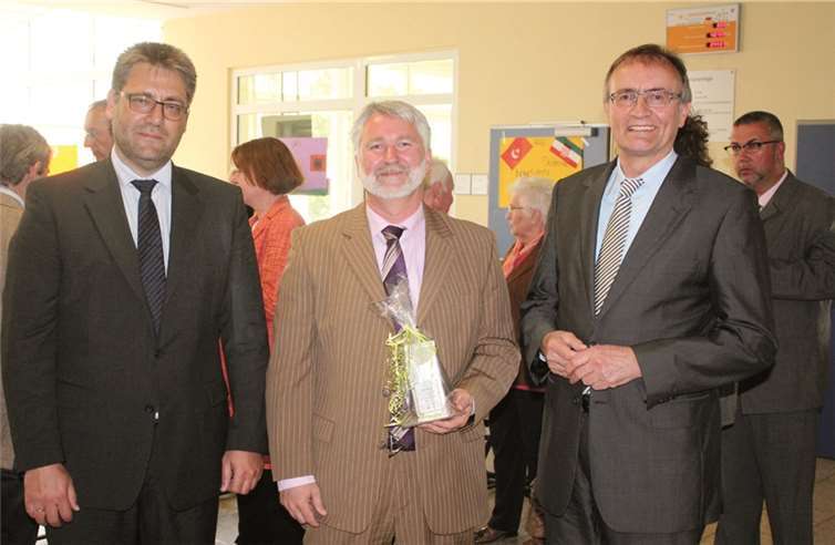 Wie Rainer Kaul bescheinigte auch Regierungs-Schuldirktor Jörg Kurtscheid dem Schulleiter hohe fachliche Kompetenz. DL