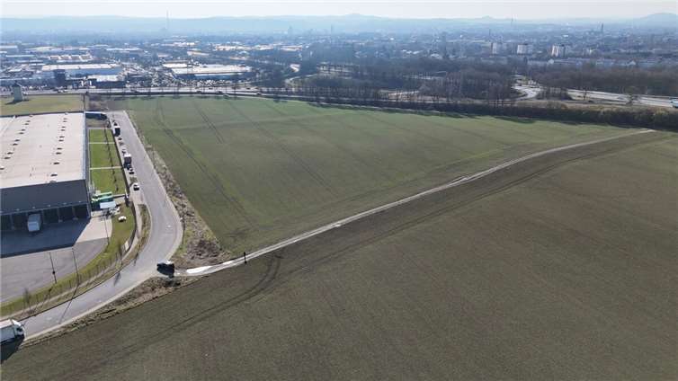 Wie Weichen für die Entwicklung des Industriegebiets Friedrichshof sind gestellt. Es hängt nur noch an der Genehmigung des Flächenankaufs durch die ADD.Foto: Michael Bleidt