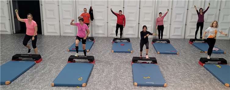 Wie an jedem Freitag, so auch am vorletzten Tag des Jahres 2022, trafen sich die Sportler des Turnverein Sinzig im Sportzelt zur Skigymnastik. Foto: privat