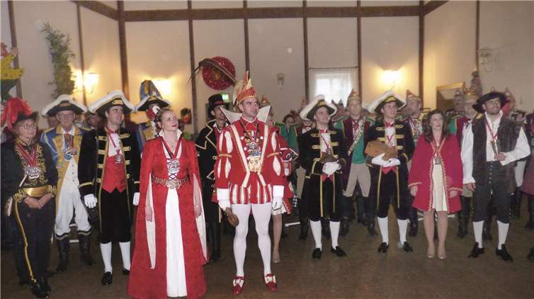 Wie bei jedem Auftritt strahlte das charmante Mendiger Prinzenpaar mit seinem tollen Hofstaat auch während des Empfangs um die Wette.Fotos: FRE
