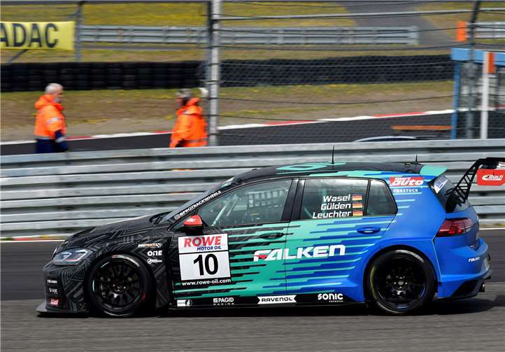 Wie beim Rennen 14 Tage zuvor belegte Andy Gülden mit seinen Team Kollegen im VW Golf GTI TCR von Max Kruse Racing die zweite Position in der SP3.