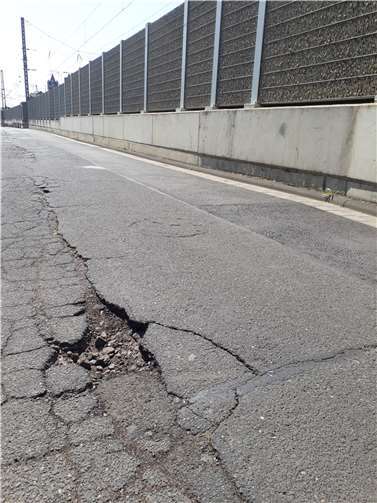 Wie die Weißenthurmer am eigenen Leib spüren können, sind ihre Straßen in einem miserabelen Zustand. Hier in der von vielen Radfahrern befahrenen Bahnhofstraße wundert es, dass es noch nicht zu schweren Stürzen gekommen ist. Quelle: FWG Weißenthurm