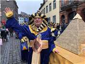 Wie ein Pharao zog Michael aus Mayen durch die Gassen. 