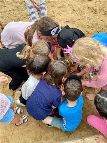 Wie es sich für „Piraten“ gehört, wurde fleißig nach Gold gesucht.