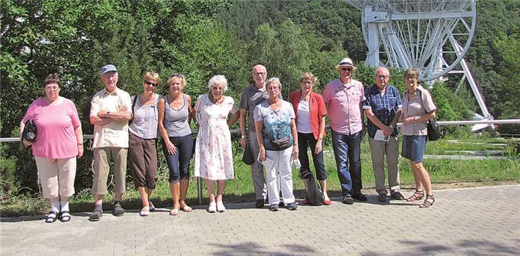Wie gewaltig der Reflektor wirklich ist, merkt man erst, wenn man am Fuße dieses „weißen Riesen“ steht.  Privat