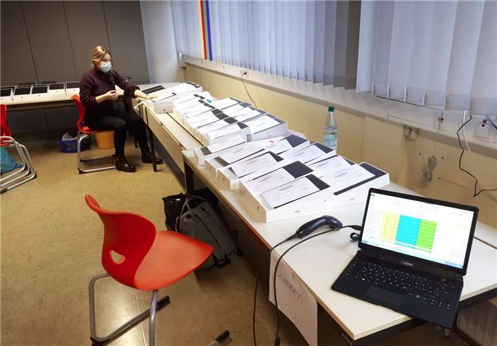 Wie hier an der Realschule plus Mayen, ist die Verteilung der Tablets an allen kreiseigenen Schulen gestartet.Quelle: Kreisverwaltung Mayen-Koblenz