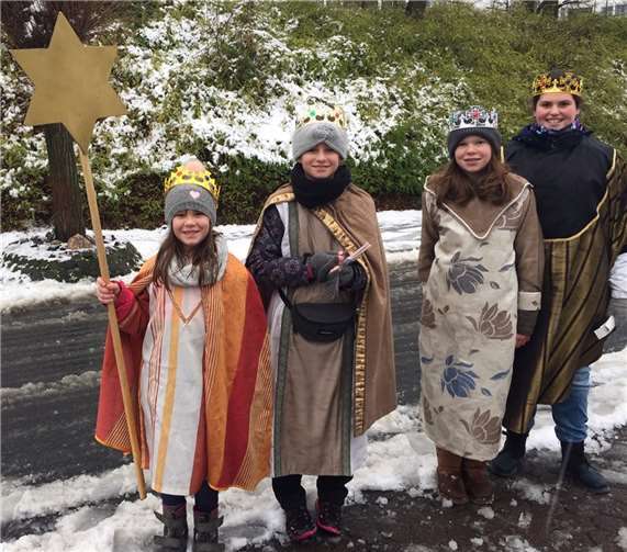 Wie hier in Cochem waren auch im gesamten Landkreis Cochem-Zell die jungen Sternsinger unterwegs.